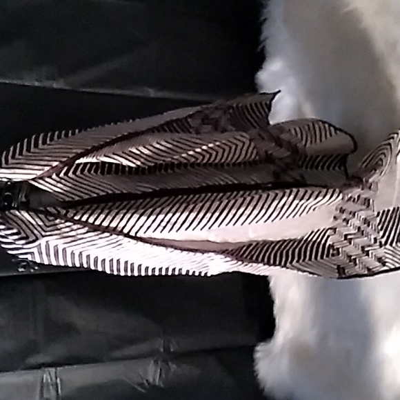 SCARVES - Picture 7 of 11